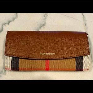 New without tags burberry full size wallet